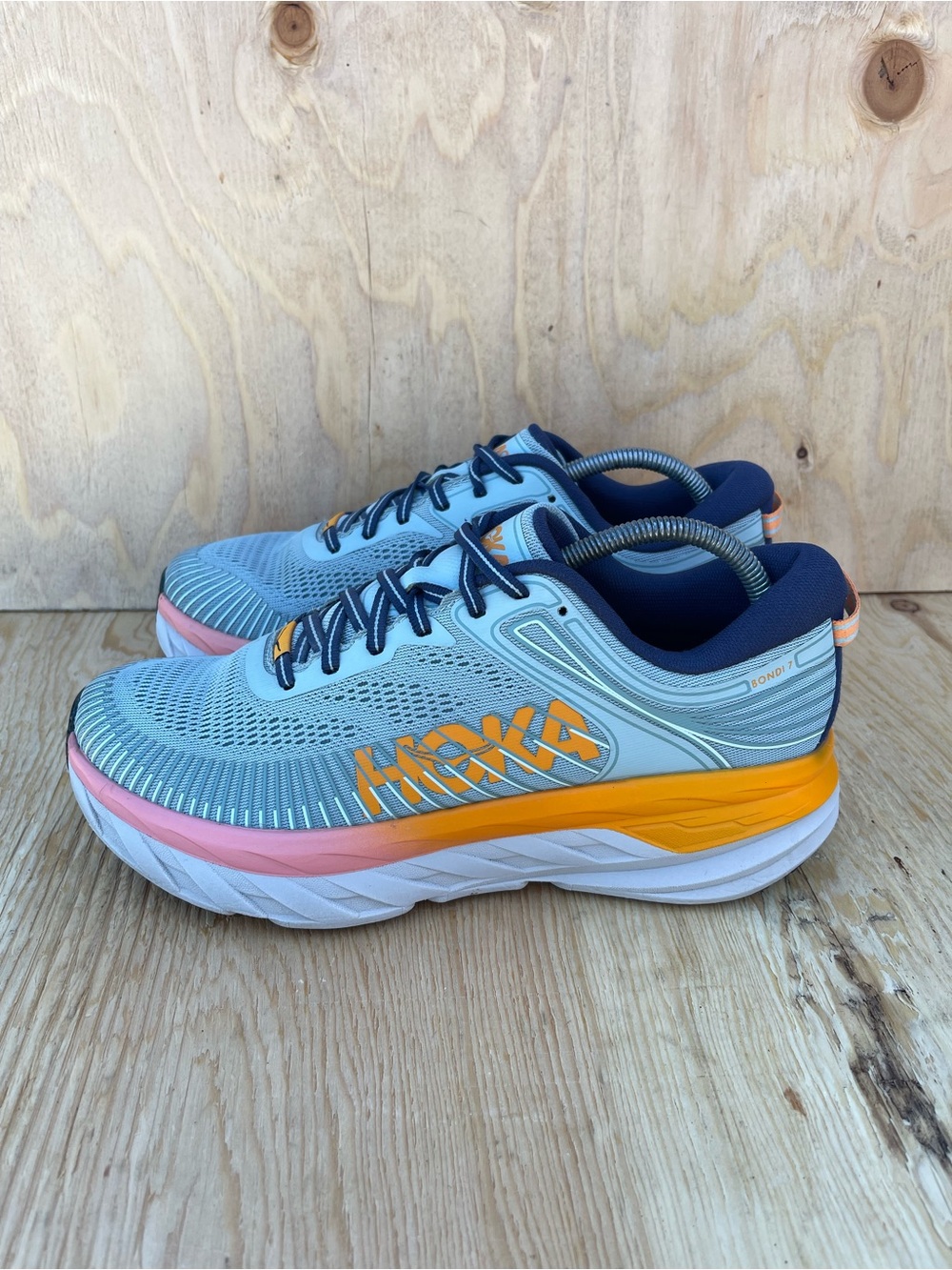 HOKA WOMEN'S BONDI 7 Running Shoes Size 9.5
No INSOLES